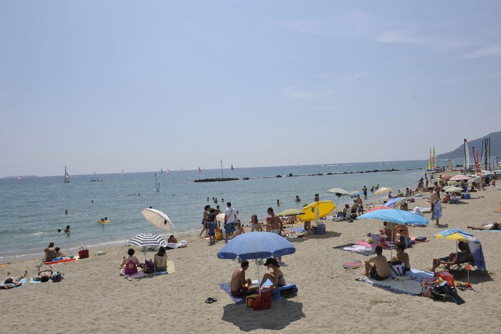 Camping Rcn Domaine De La Noguiere Le Muy Dış mekan fotoğraf